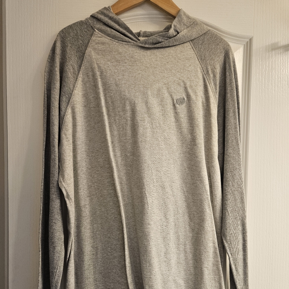 Men's medium gray hooded shirt